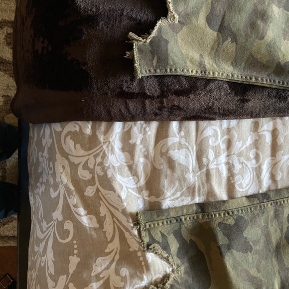 Green Camo Distressed Relaxed-fit Jeans, Size 2 (Zara Denim Collection) - Picture 10 of 10